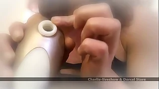 Jouir en se faisant aspirer le clito